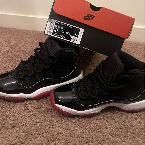 Jordan ( Bred 11 )